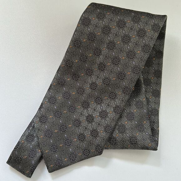 100% silk Barney's New York Tie - Picture 5 of 5